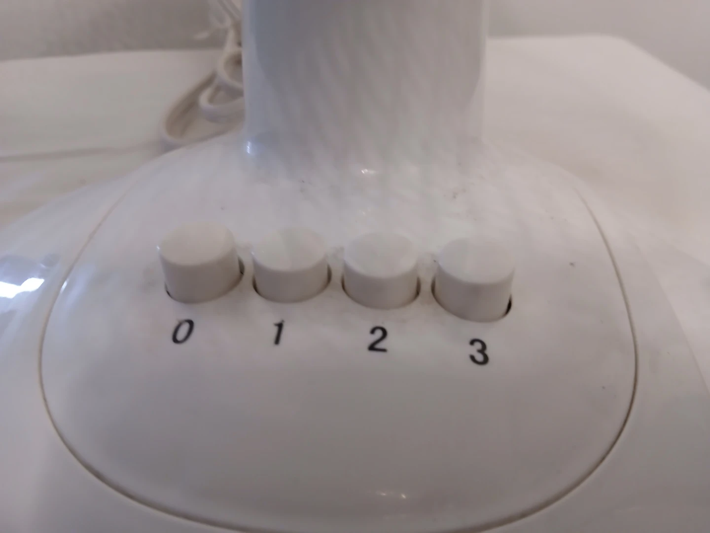 Oscillating 3 speed  Desk/Table Fan. - photo 2