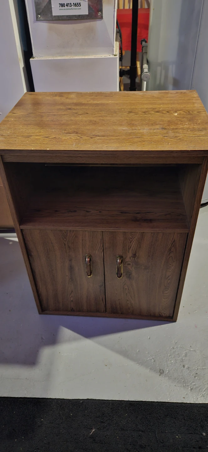 Small wooden cabinet with doors and shelf - photo 2