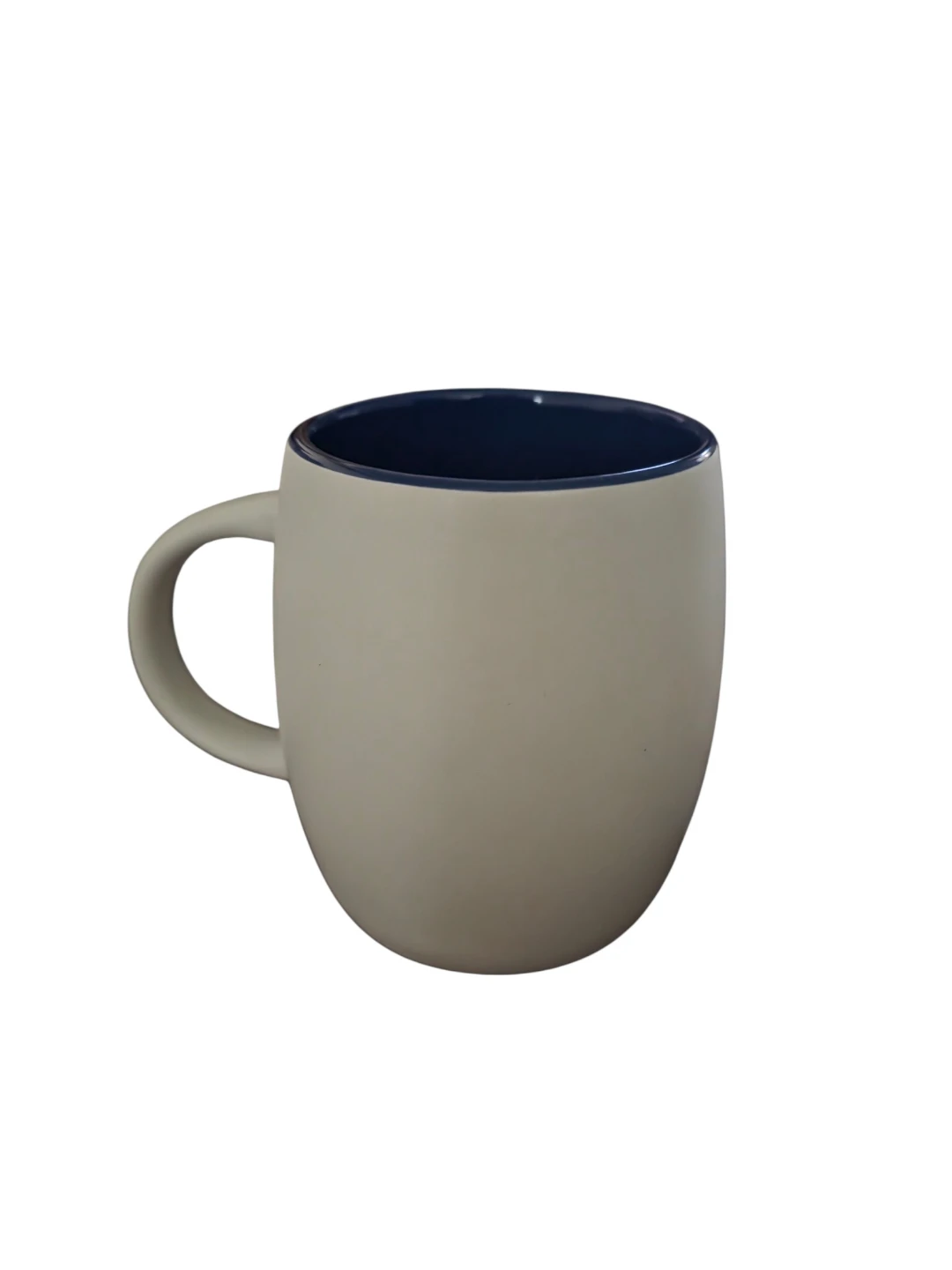 Dinner plates and blue ceramic mug
