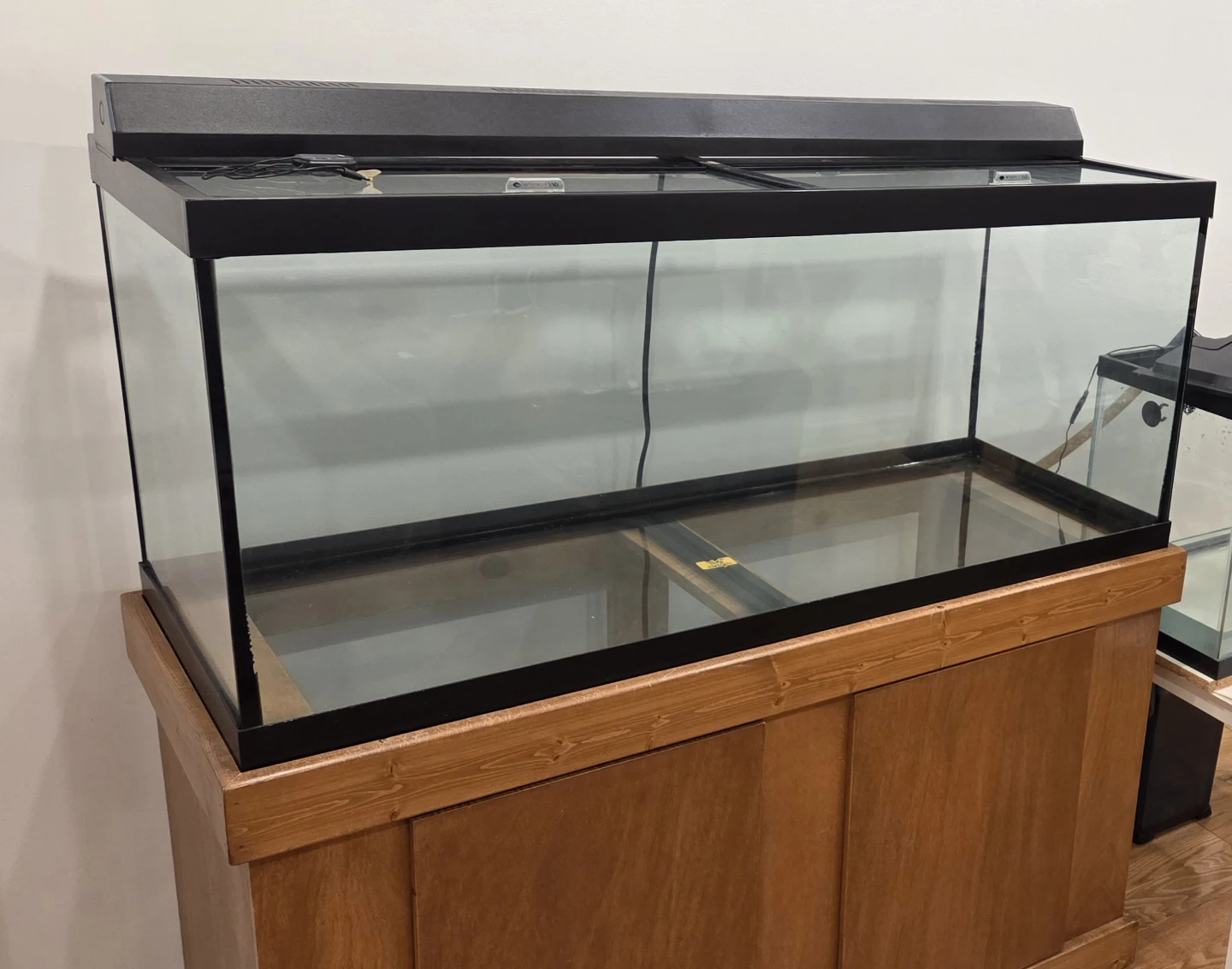 Large Aquarium Tank (75 gallon) - photo 2