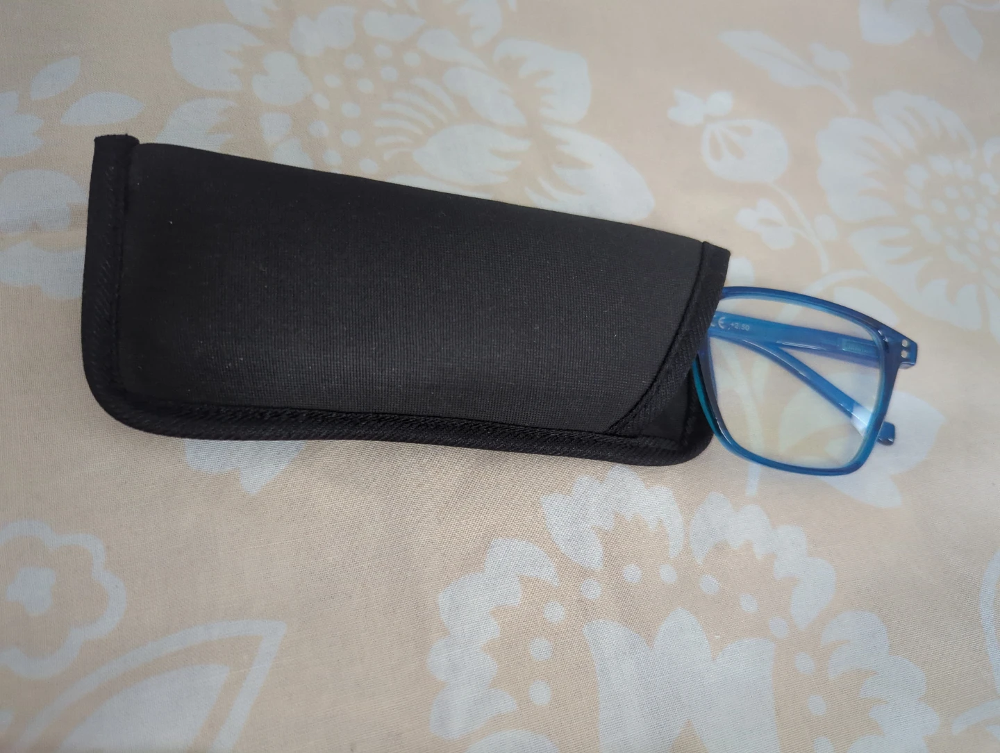 Blue Ray Reading Glasses with Cases - photo 4