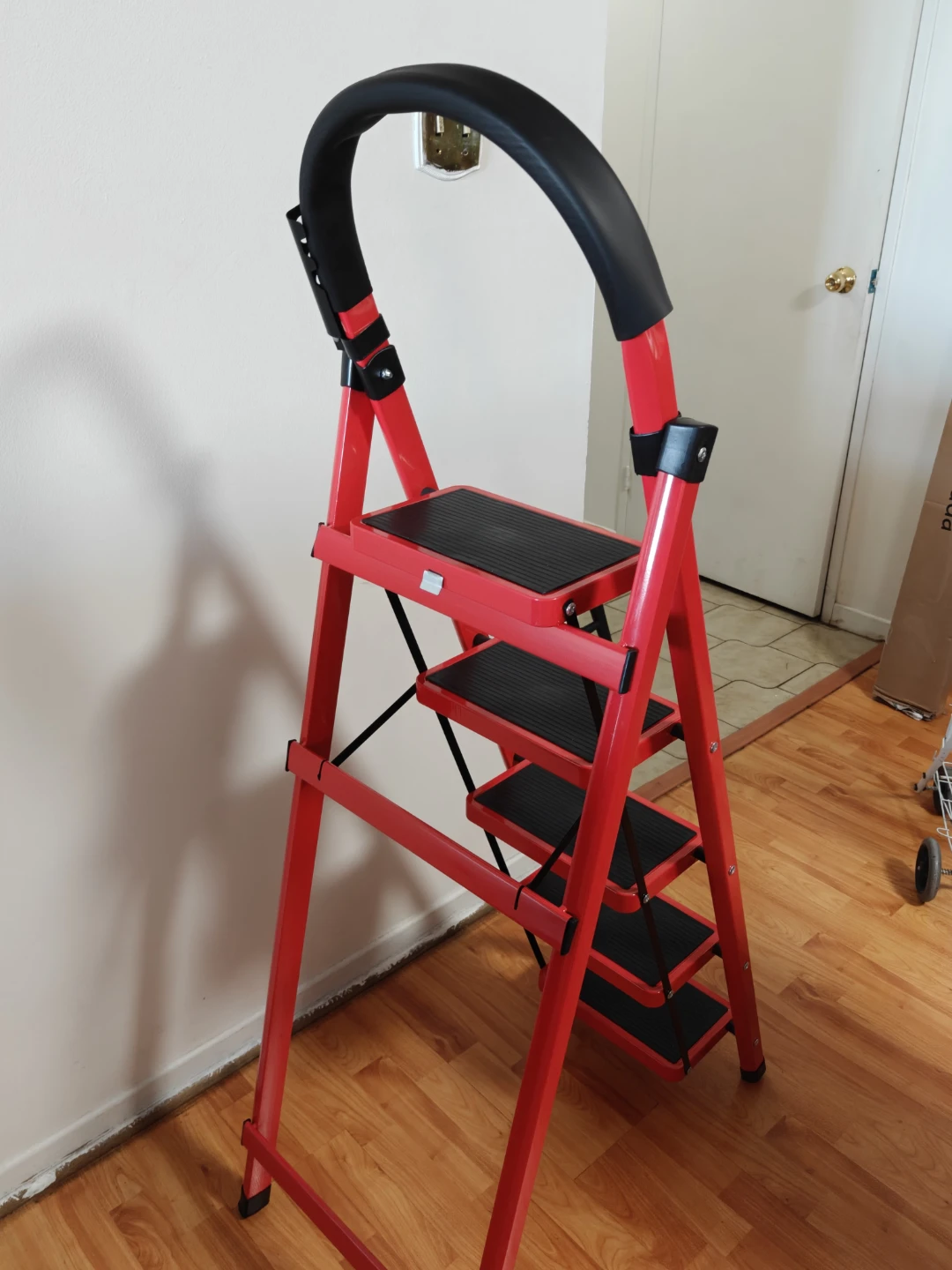 Red 5 Step Ladder with Handrail