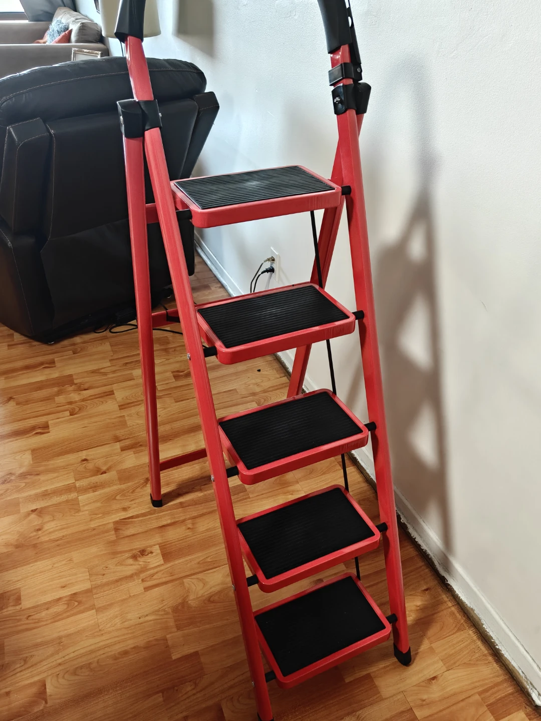 Red 5 Step Ladder with Handrail - photo 2