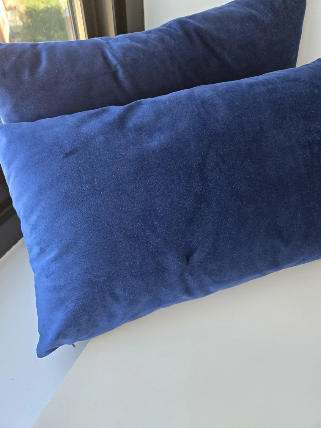 Set of 2 Navy Blue Velvet Throw Pillows