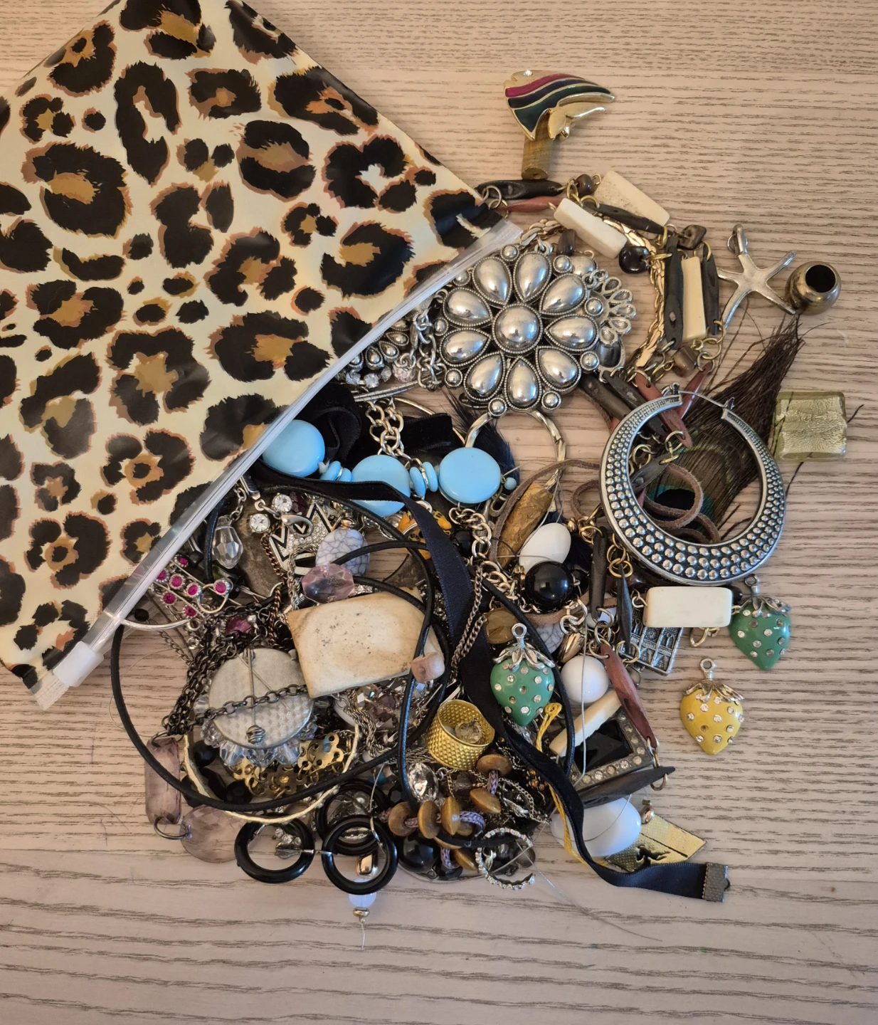 Assorted beads/chains