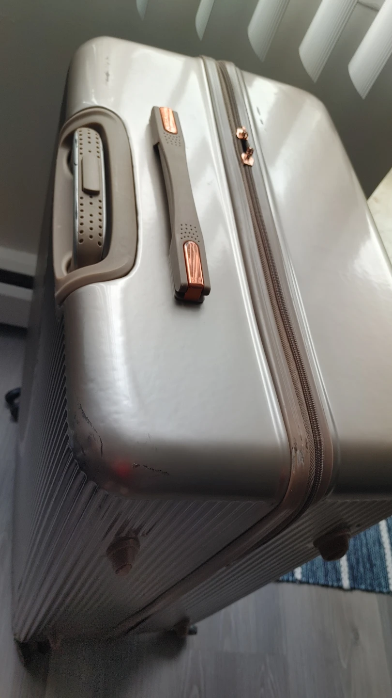 Large hard shell luggage - photo 3