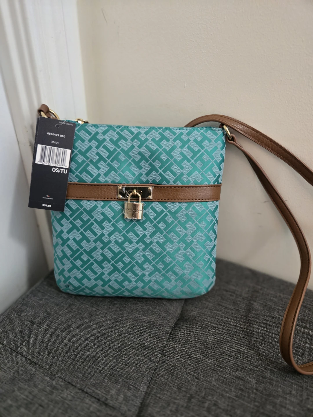 BNWT: Tommy Hilfiger Crossbody Bag