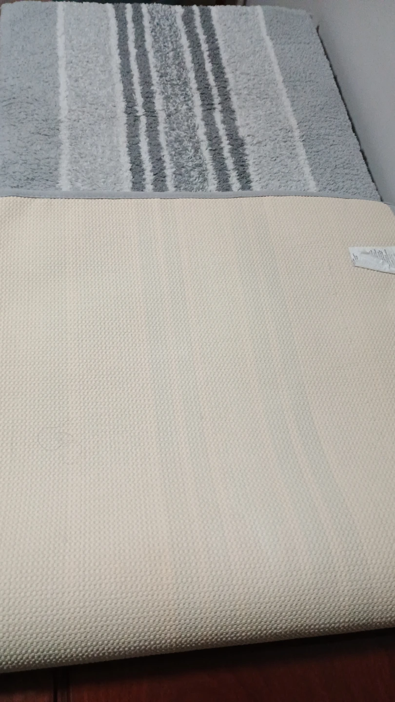 Mainstays Grey Striped rug rubber underside 20 x 60inches - photo 2