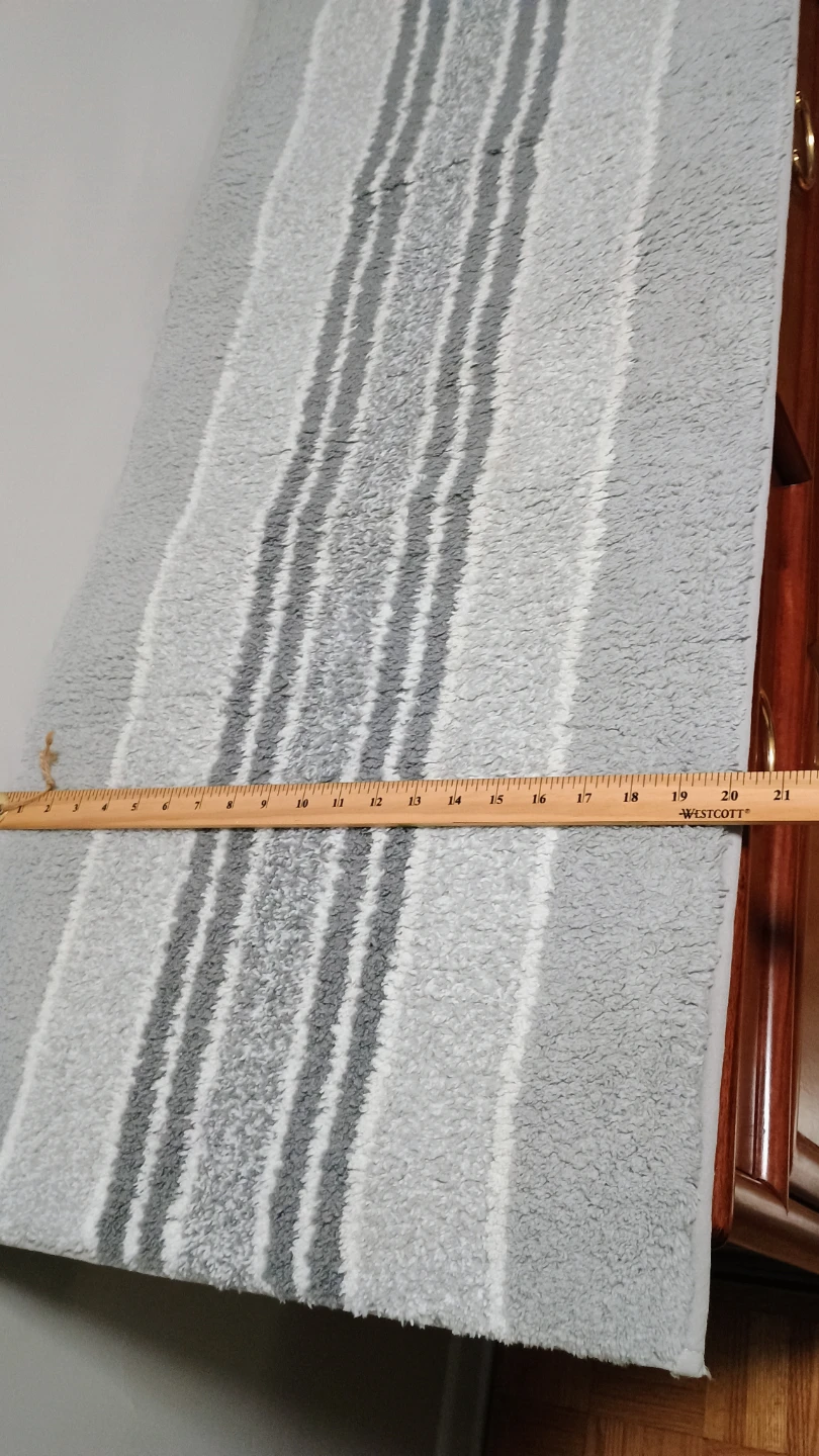 Mainstays Grey Striped rug rubber underside 20 x 60inches - photo 4