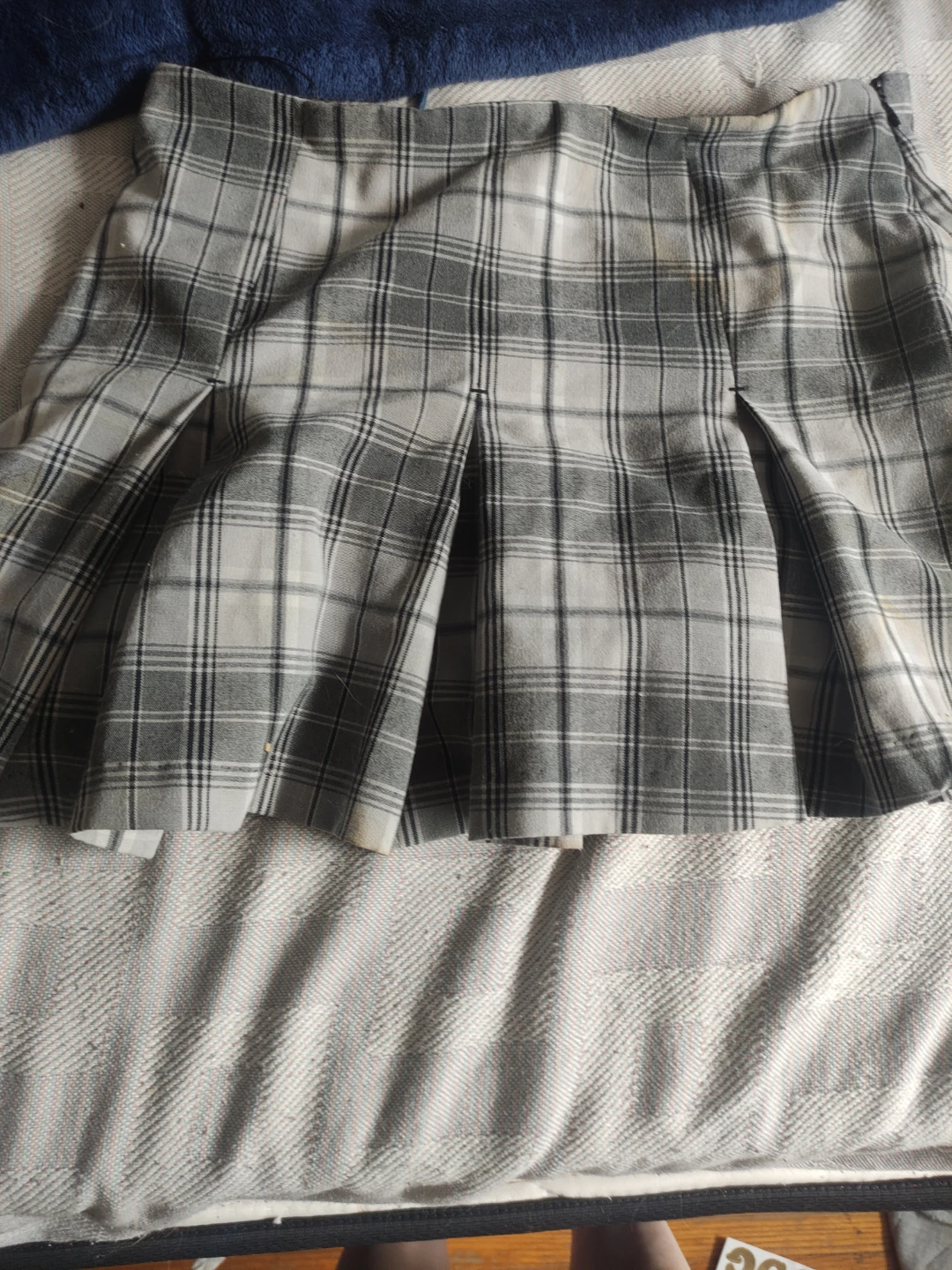Clothing lot and a purse - photo 3