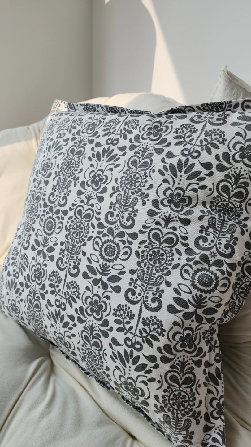 Large IKEA AKERKULLA Cushion & Cover Set – Gray/White Floral Art - photo 4