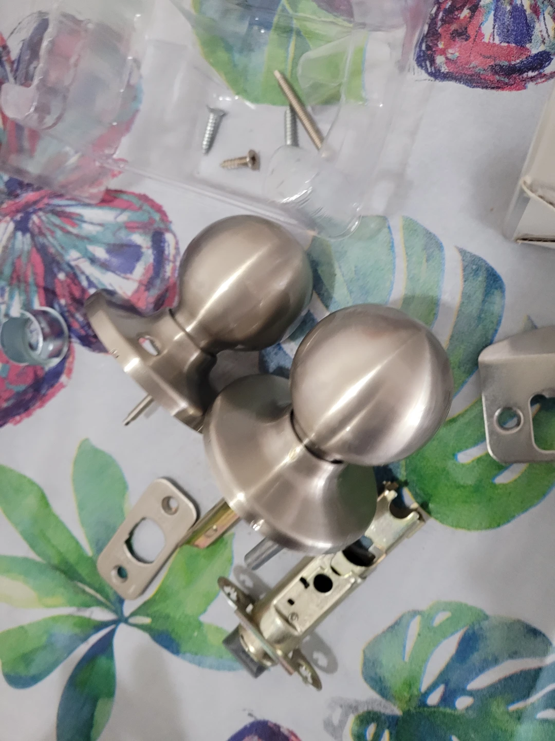Defiant Saturn Keyed Entry Door Knob Satin Nickel