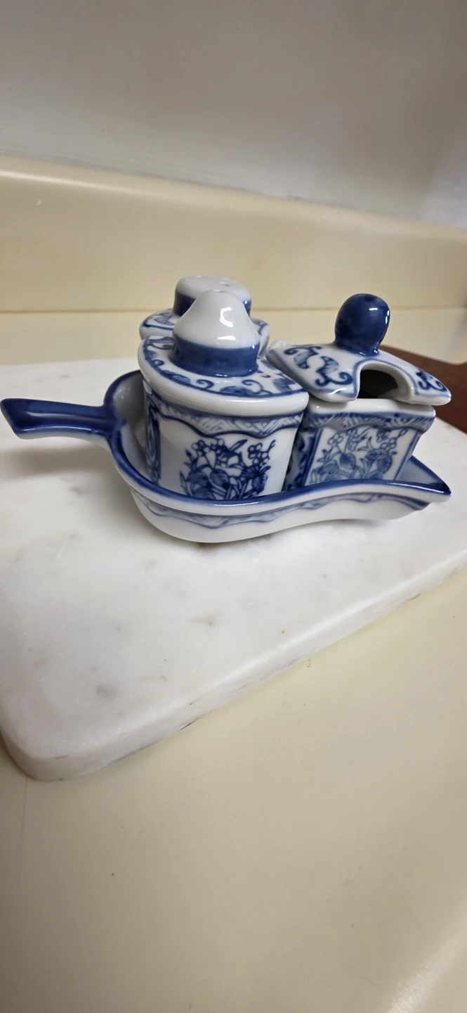 Blue and White Ceramic Leaf Shaped Condiment Set - photo 5