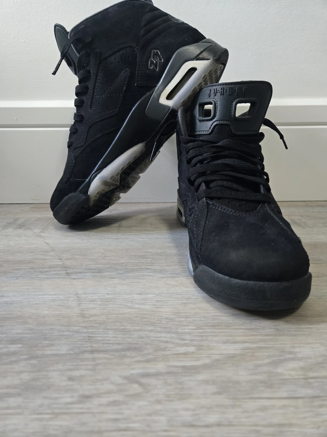 Air Jordan Mvp's in black