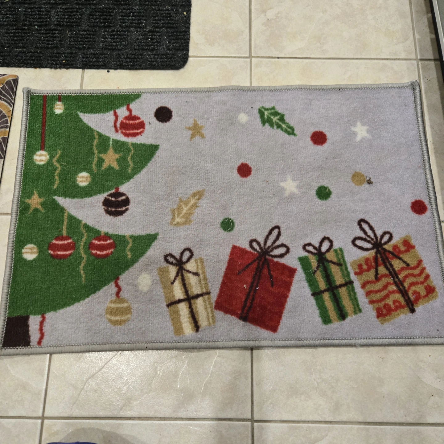 Christmas Tree & Presents Mat 17 × 27 INCHES