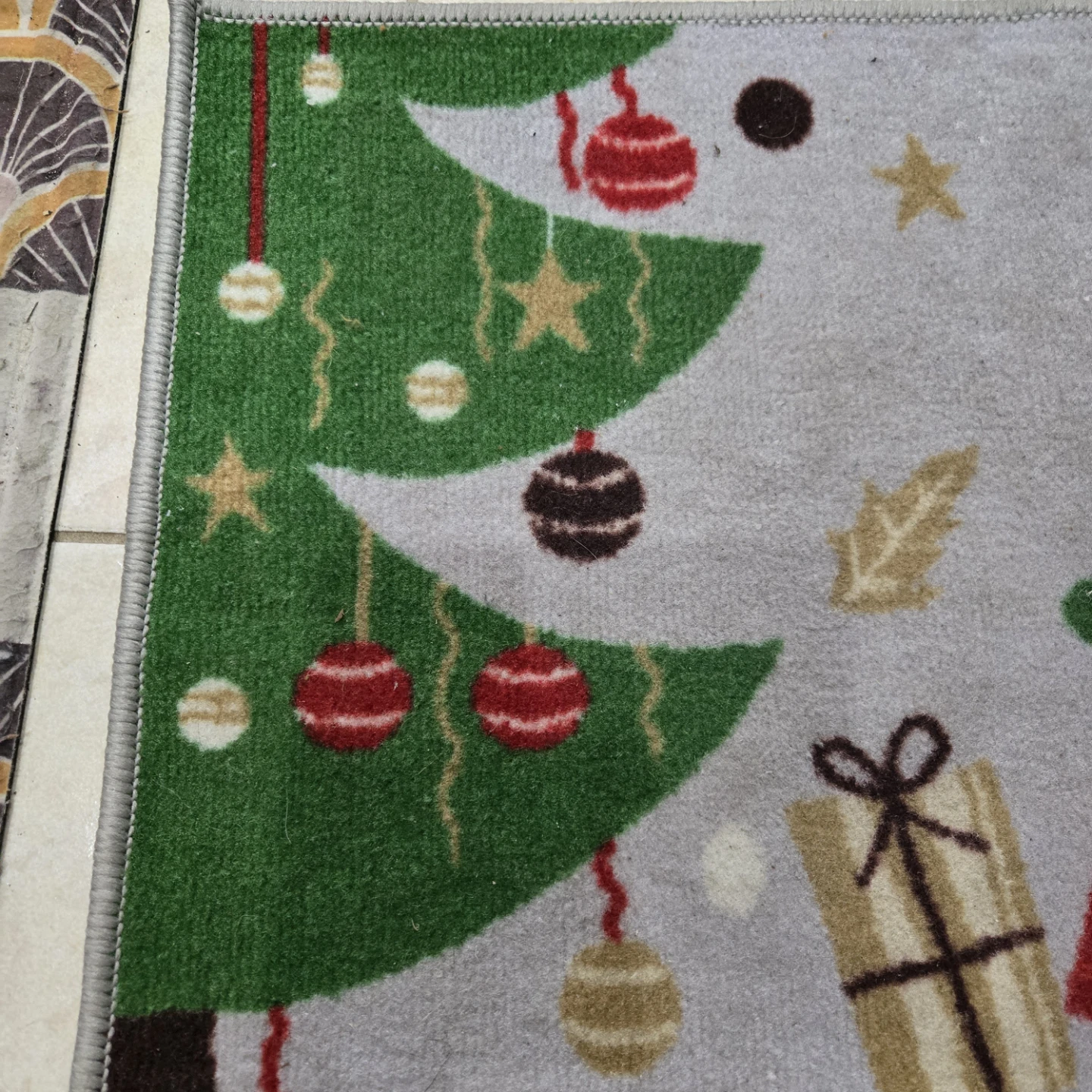 Christmas Tree & Presents Mat 17 × 27 INCHES - photo 2