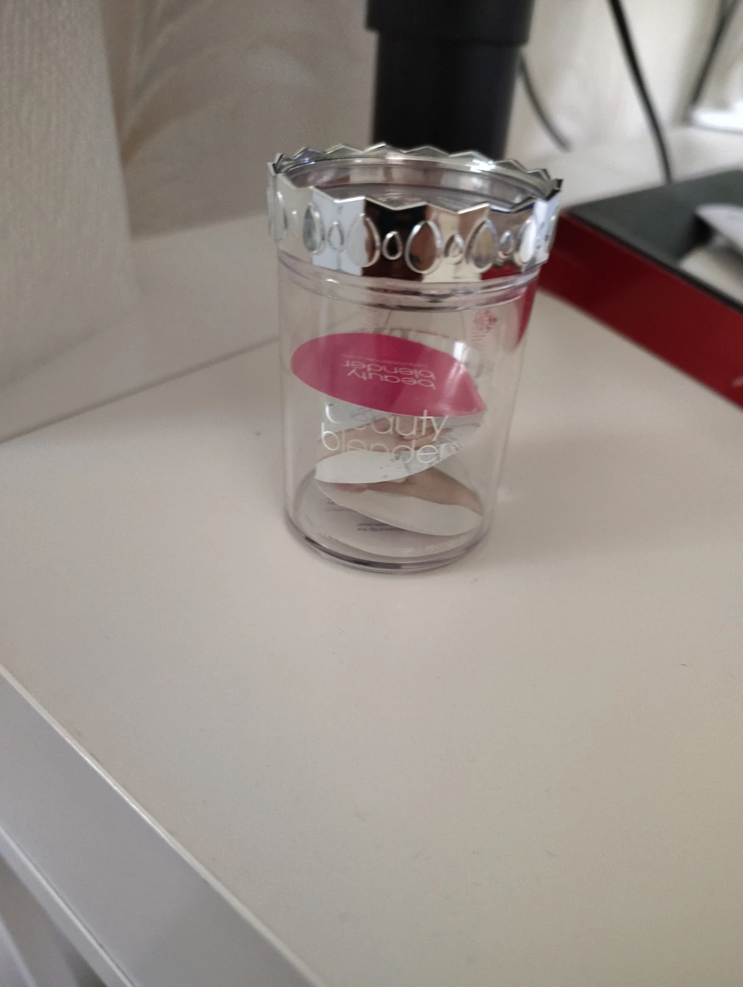 Beautyblender makeup sponge holder