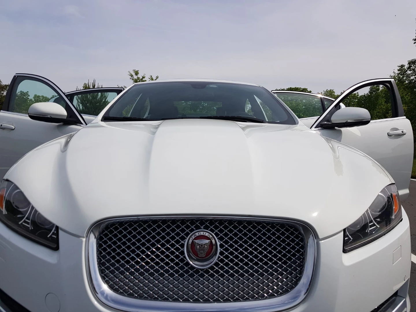 2015 Jaguar XF AWD – Low KM, Excellent Condition, Summer Driven - photo 4