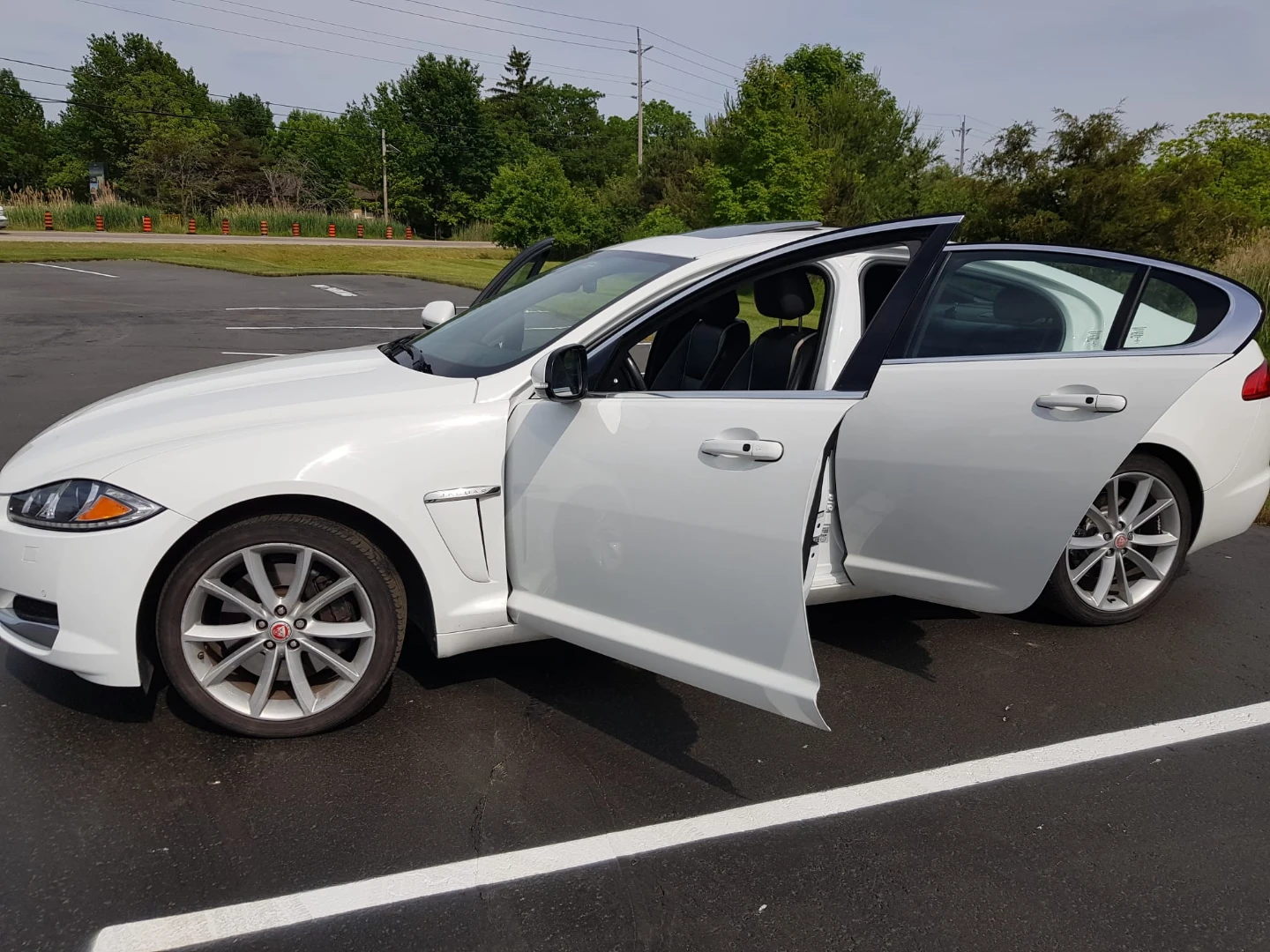 2015 Jaguar XF AWD – Low KM, Excellent Condition, Summer Driven - photo 5