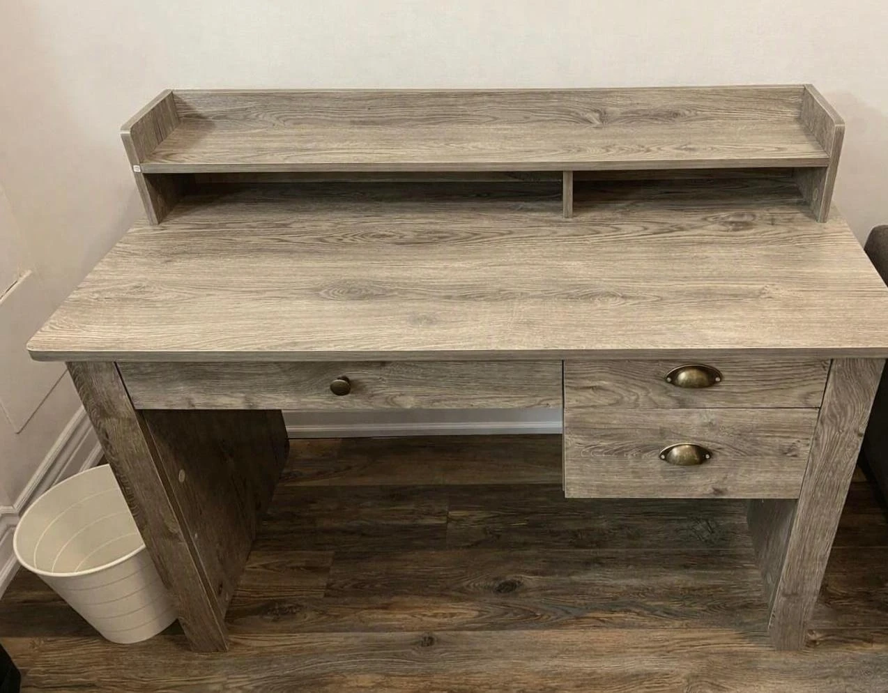 HOMCOM Computer Desk with Hutch – Grey – Excellent Condition - photo 3