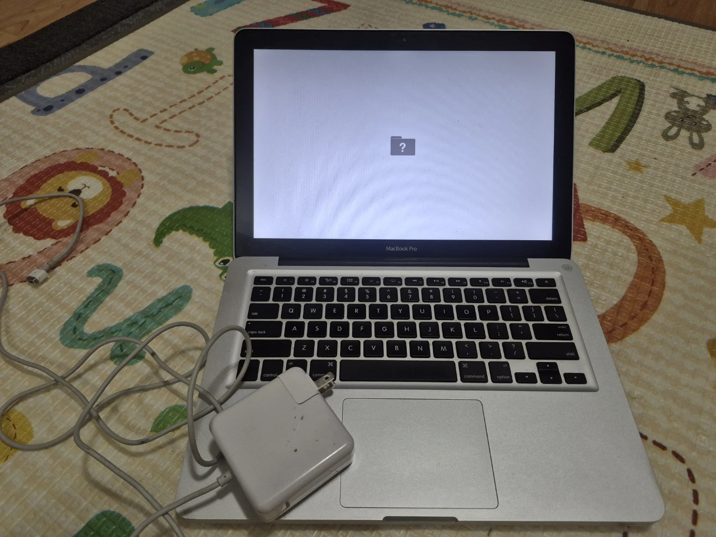 Apple MacBook Pro Laptop for parts - photo 2