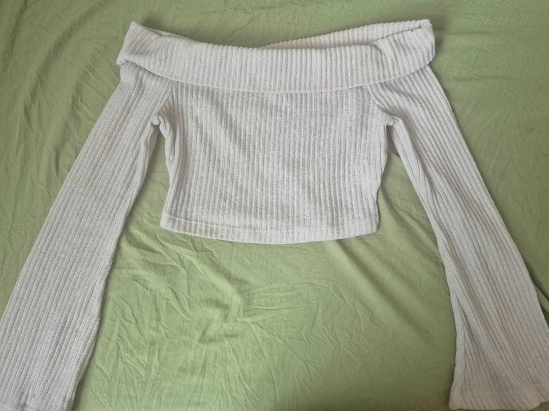 White Off-the-Shoulder Cropped top