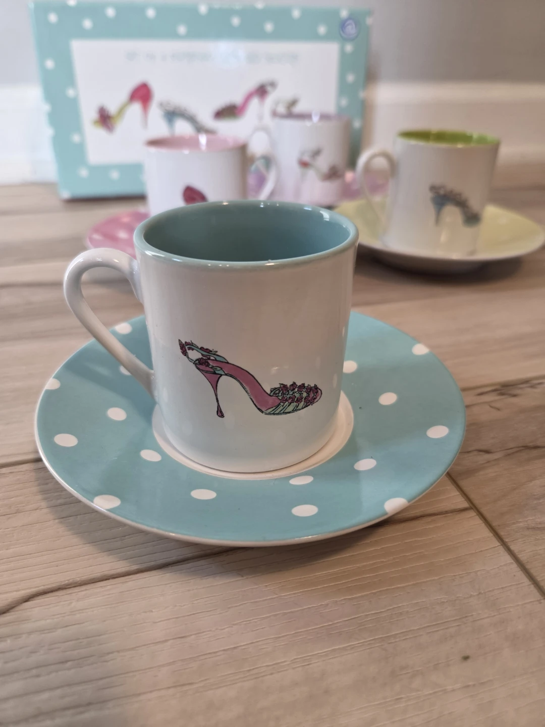 Set of 4 Espresso Cups & Saucers w/ Shoe Design - photo 3