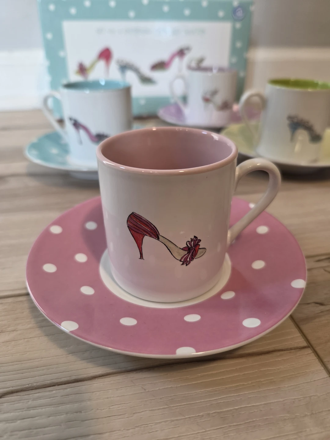 Set of 4 Espresso Cups & Saucers w/ Shoe Design - photo 4