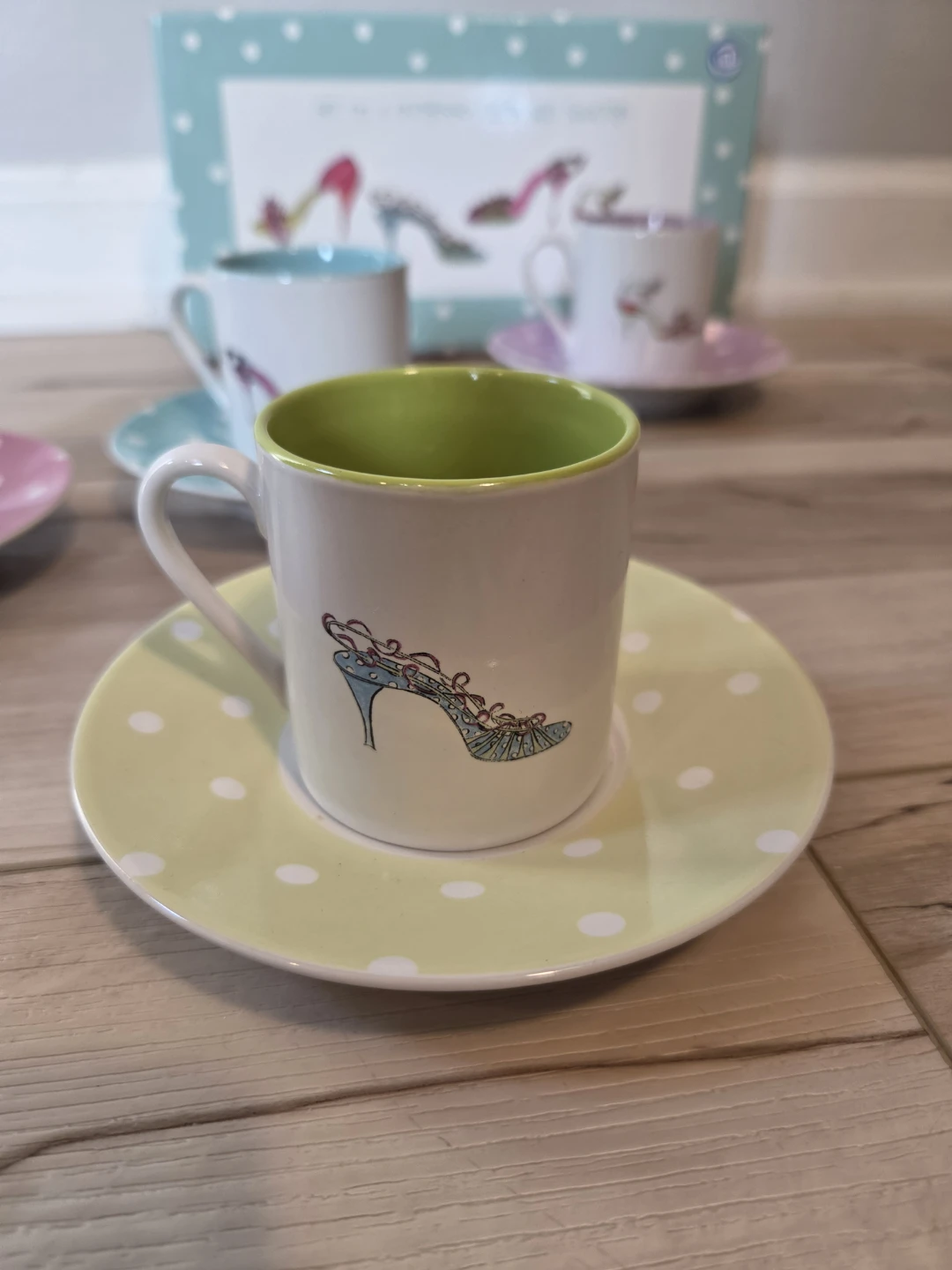 Set of 4 Espresso Cups & Saucers w/ Shoe Design - photo 5
