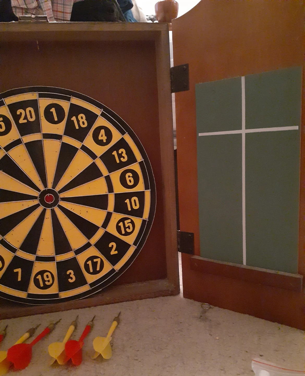 Kings Head Pub & Lodging Dartboard with Case - photo 4