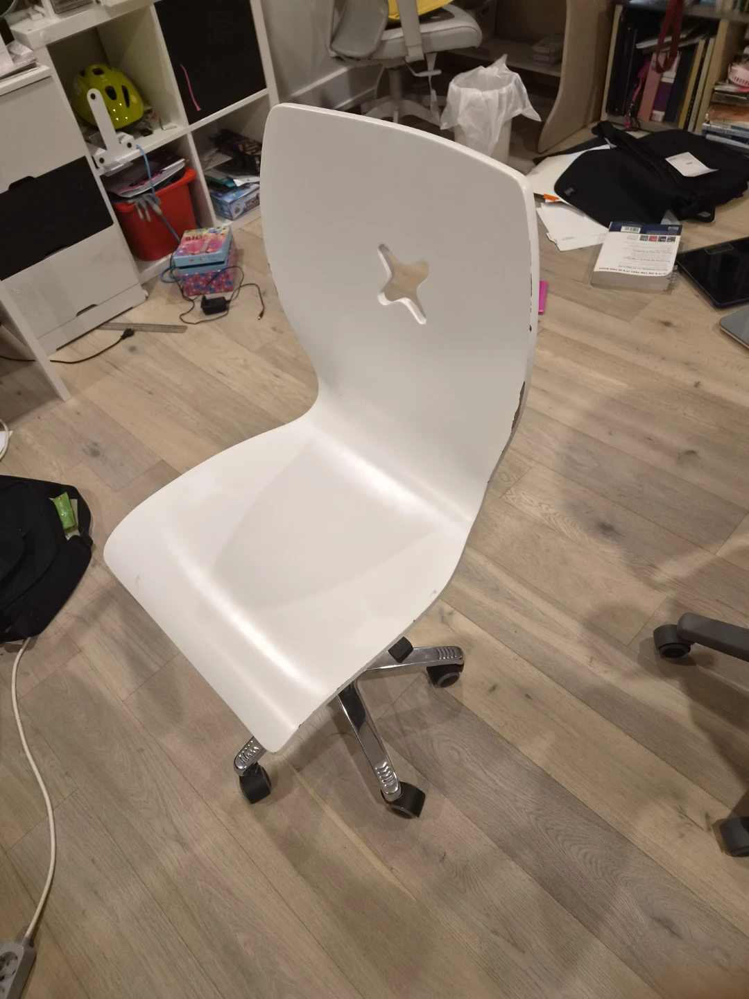 White Swivel Office Chair - photo 2