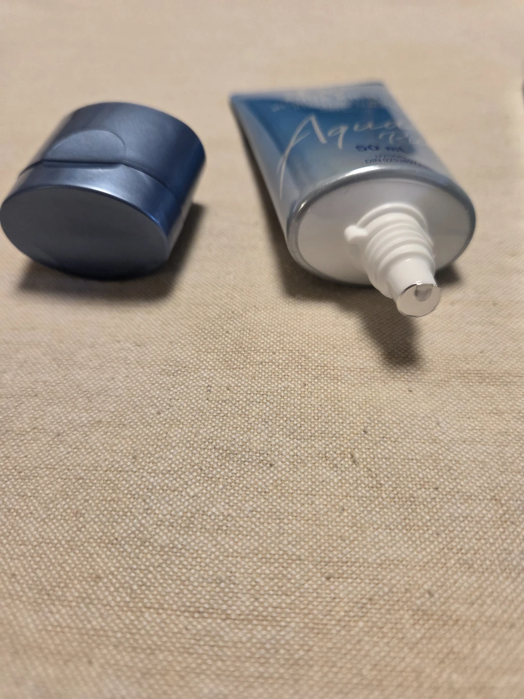 Biore UV Aqua Rich Weightless Moisturizer SPF 50 - photo 2