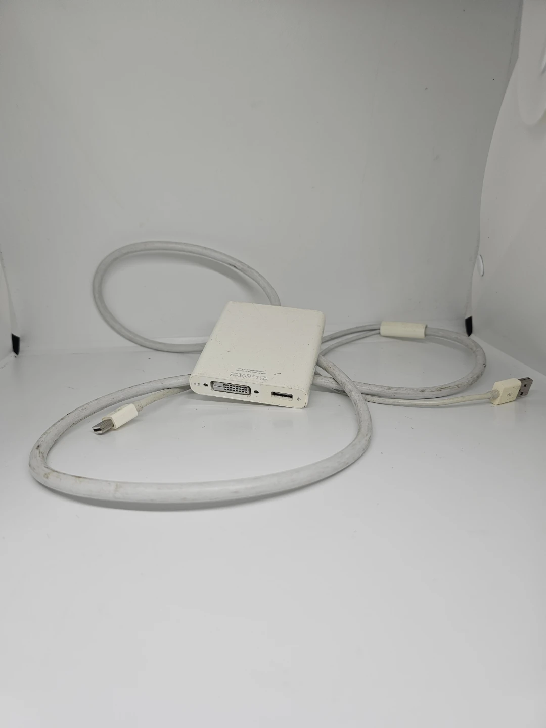 Apple A1306 Multiport Adapter DVI VGA USB