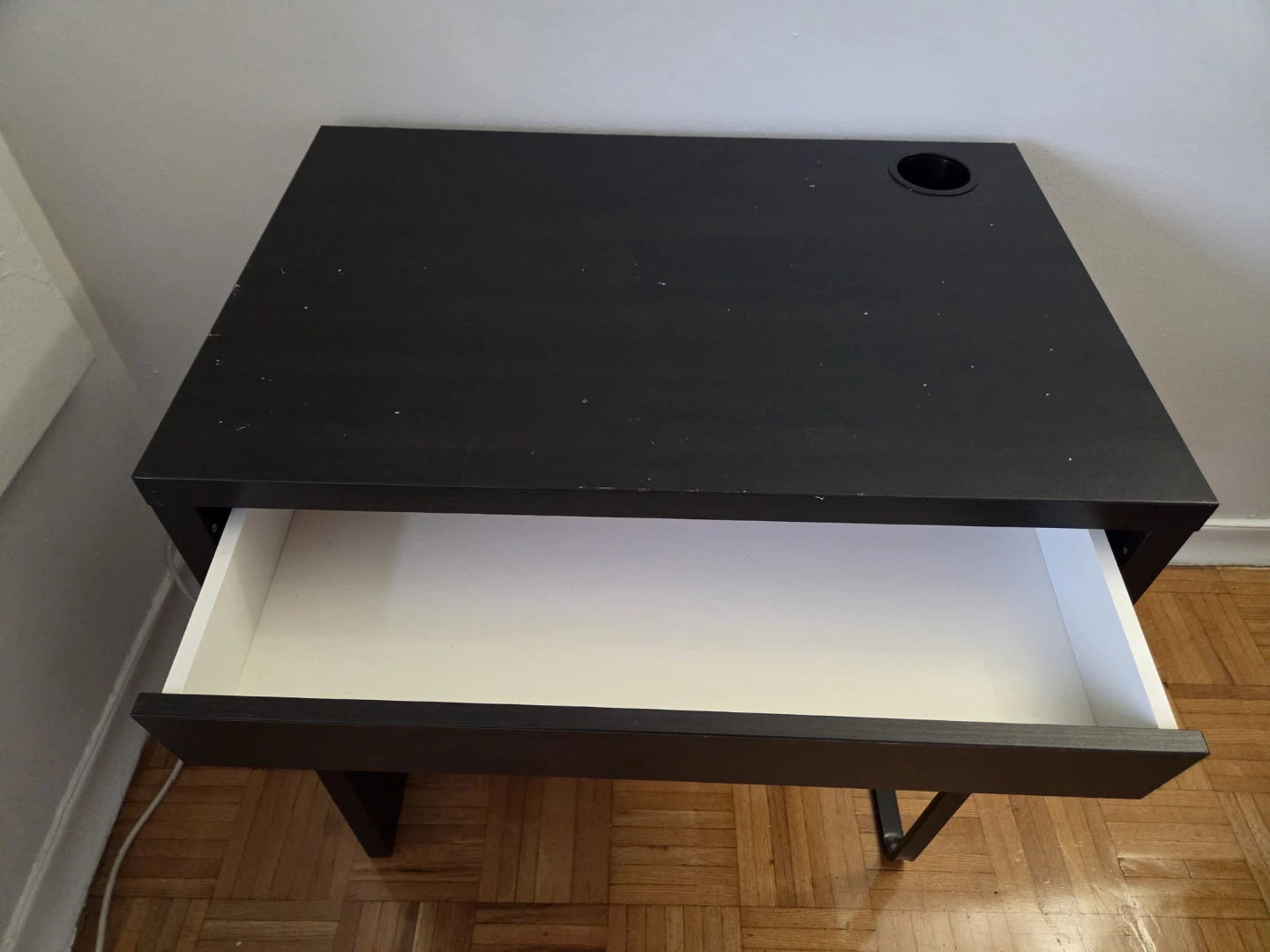 IKEA Micke desk (delivery included) - photo 2
