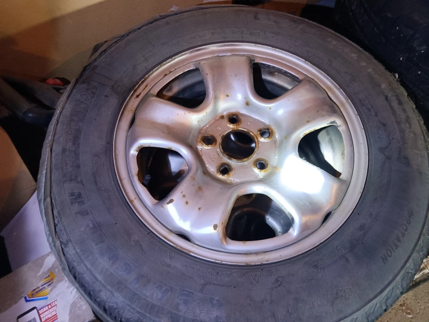 HONDA crv steel rims with Mitchelin winter tires