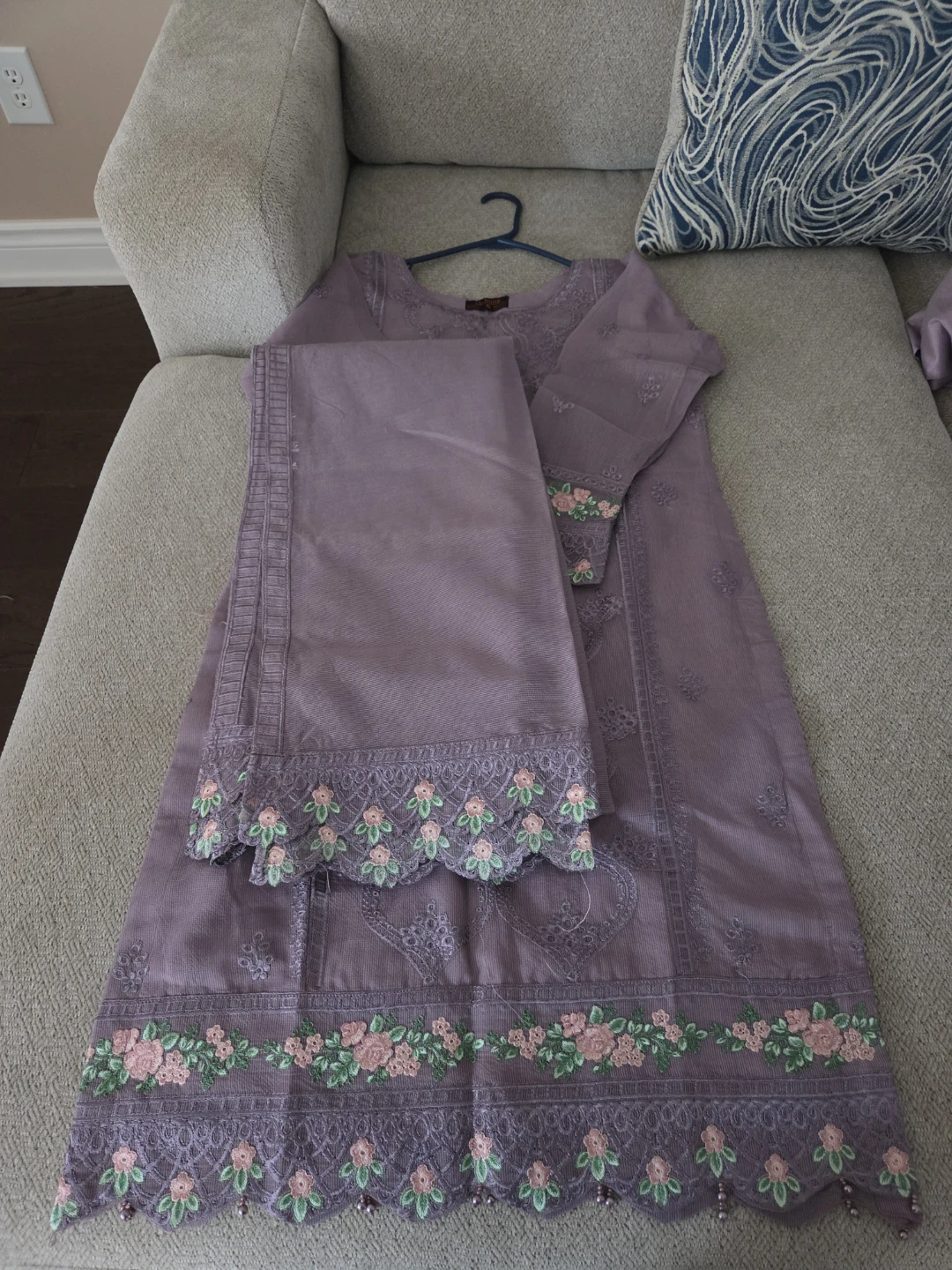 Lilac embroidered  set - photo 3