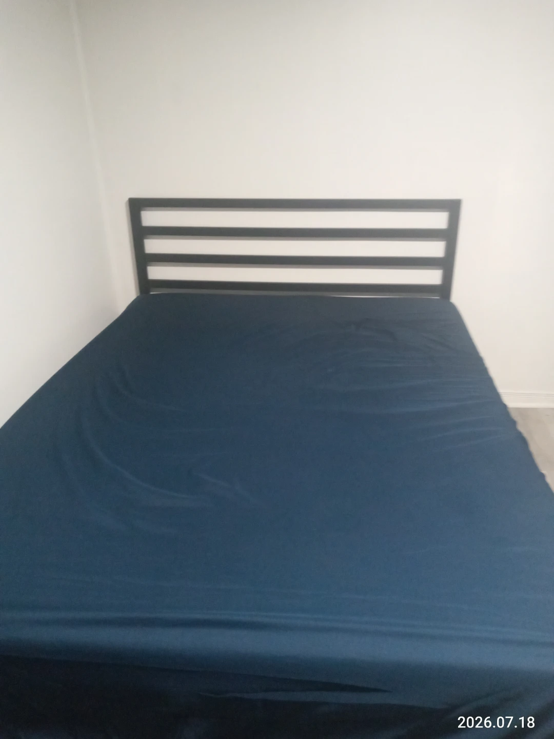 Queen bed with matress