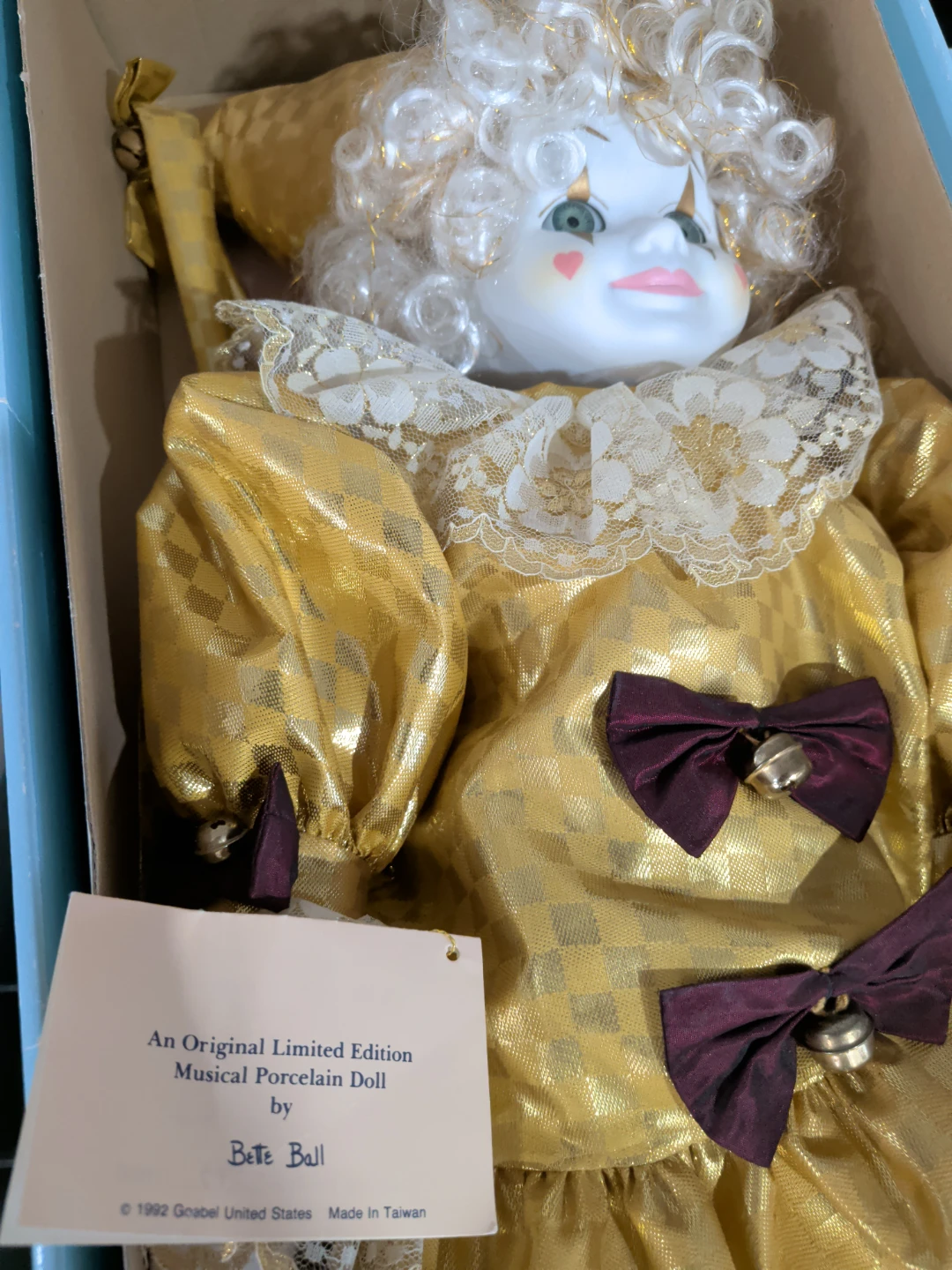 Bete Ball Musical Porcelain Clown Doll - photo 2