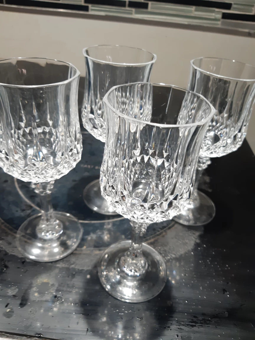 Set of 4 Crystal Wine Glasses