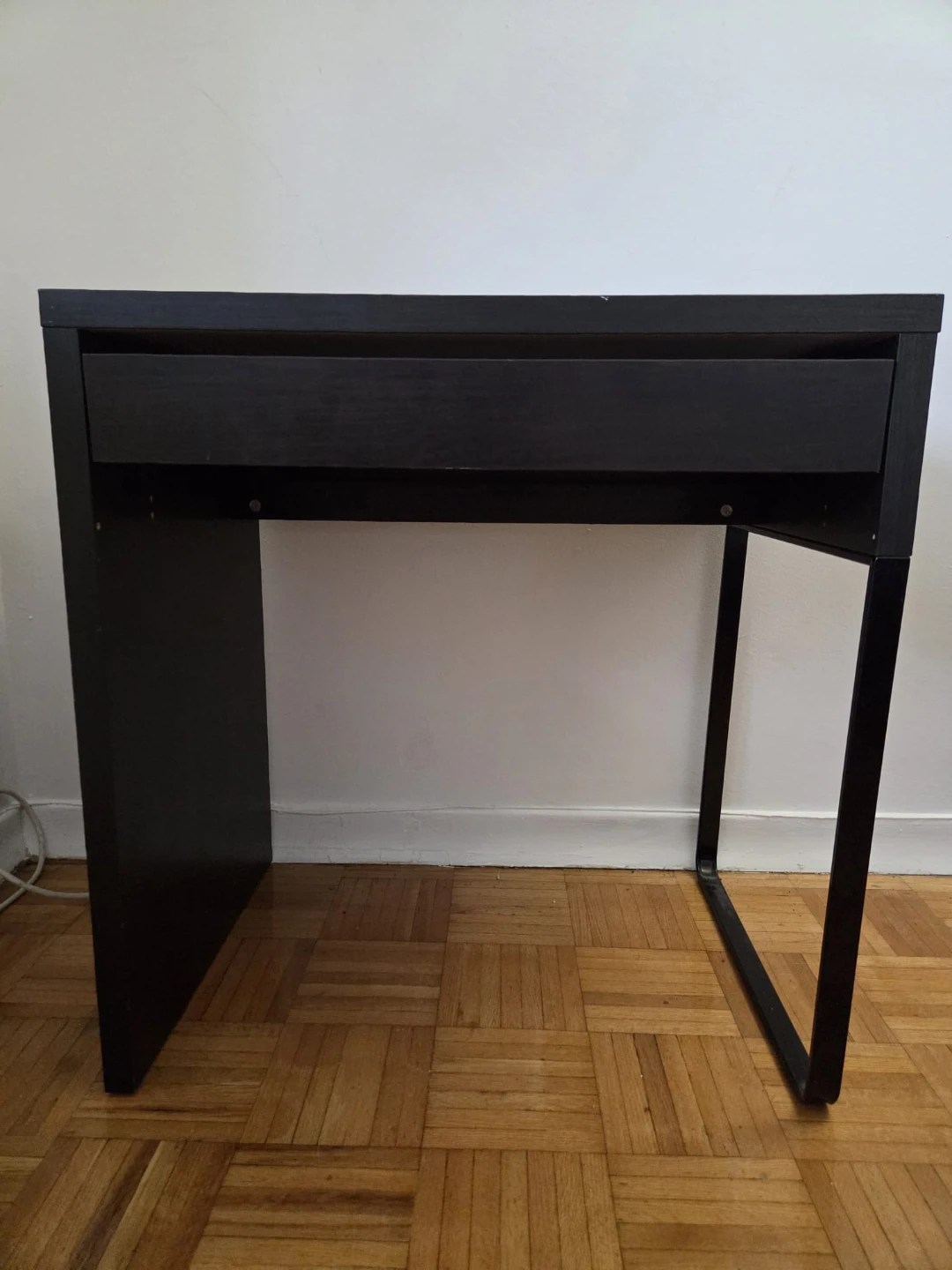 IKEA Micke desk (delivery included)