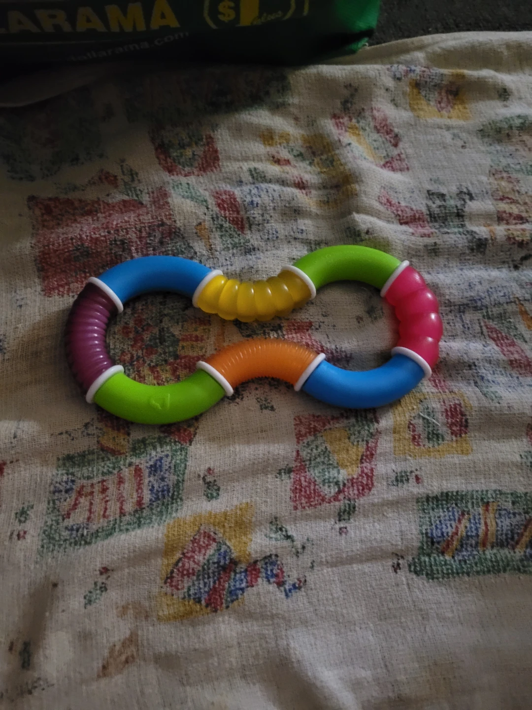 Munchkin twisty figuer 8 teether