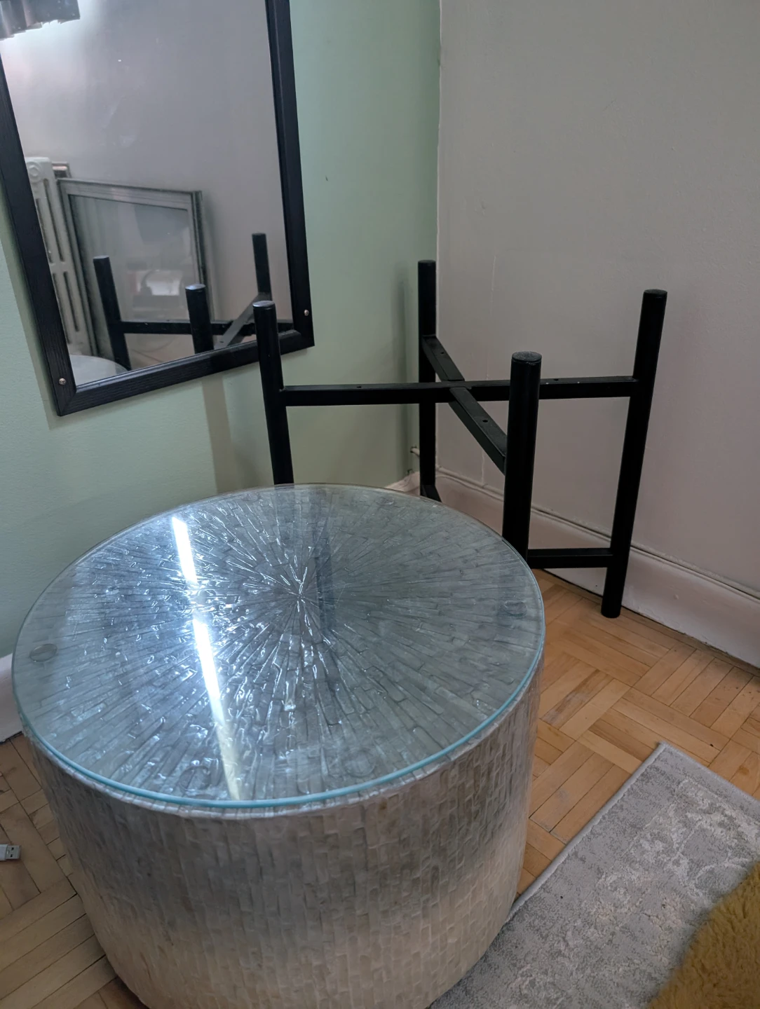 Round Side Table with Mother of Pearl Base - photo 2