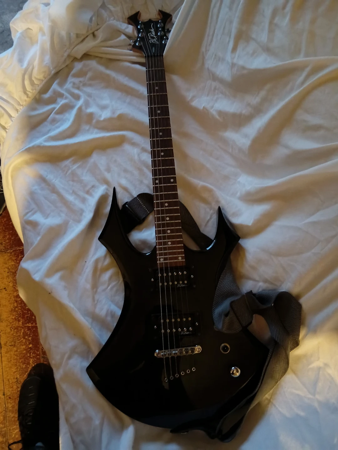 Black Electric Guitar - photo 2