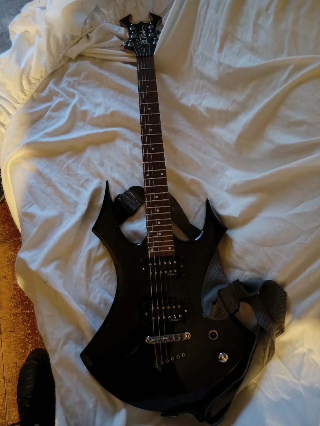Black Electric Guitar - photo 3