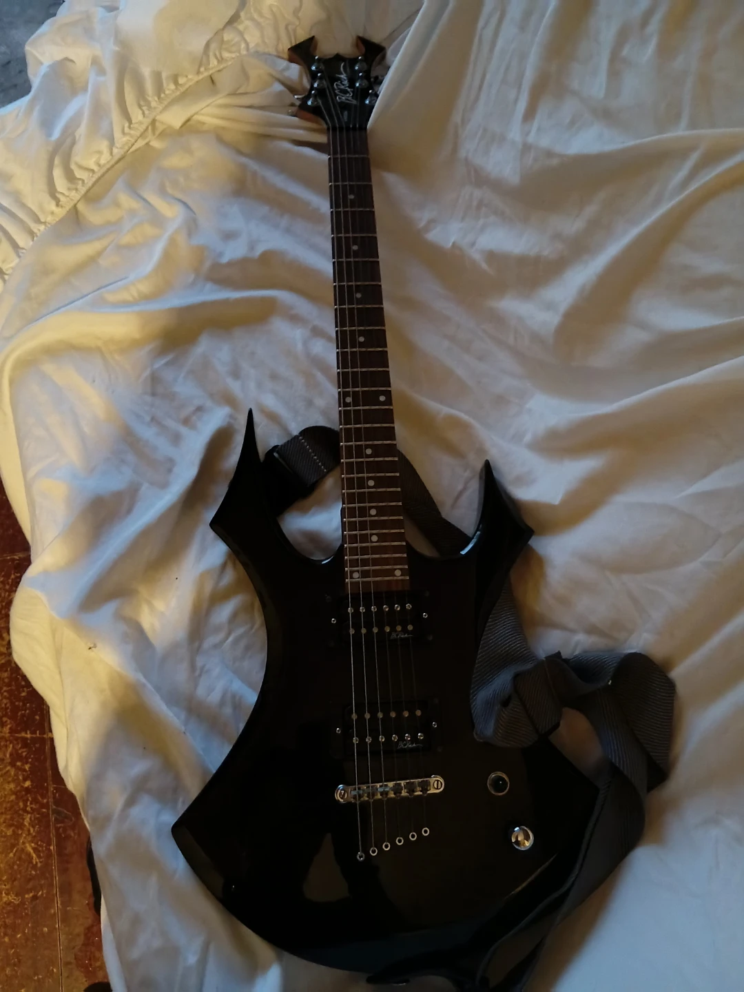 Black Electric Guitar - photo 4
