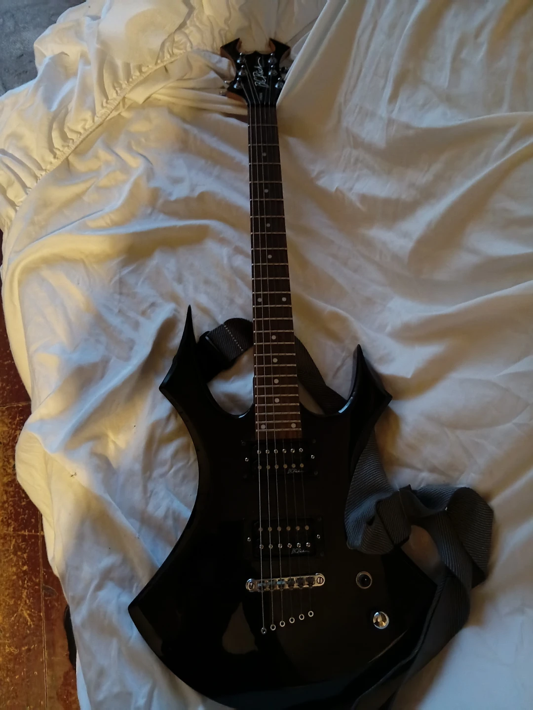 Black Electric Guitar - photo 5