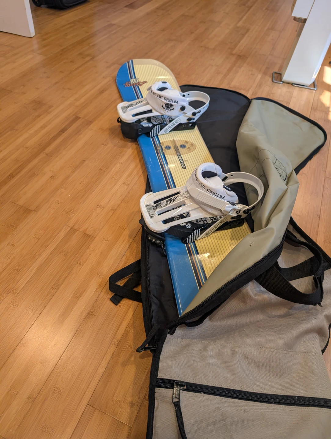 Forum Snowboard with Bindings and Bag - photo 4