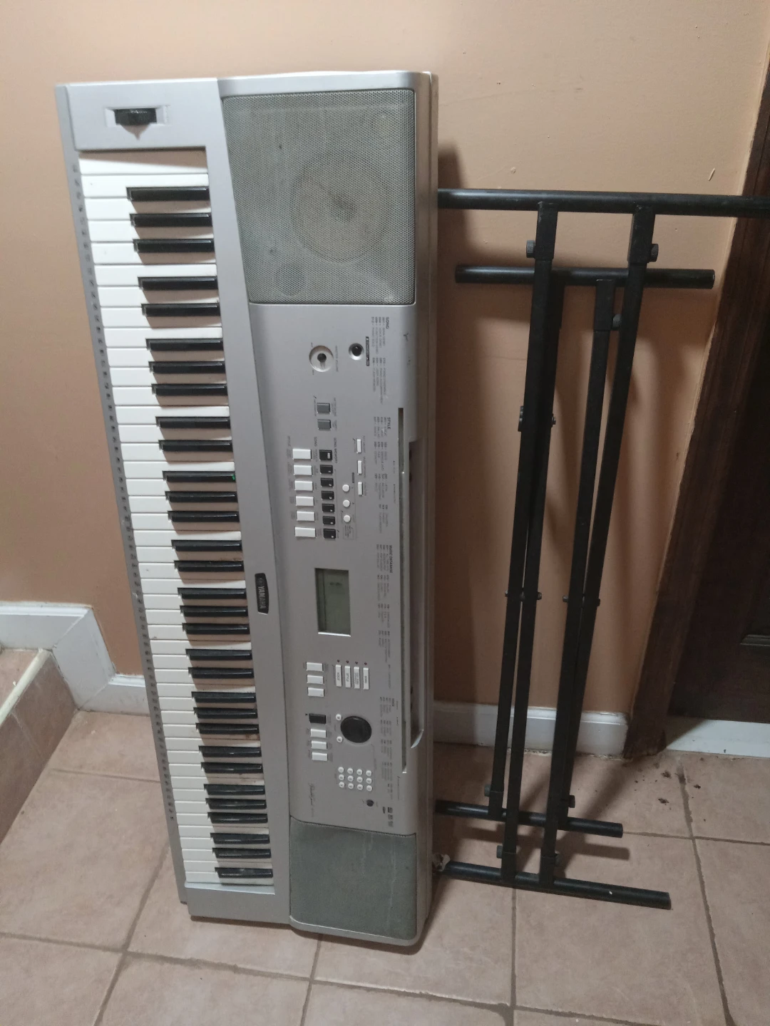 Yamaha Keyboard with Stand