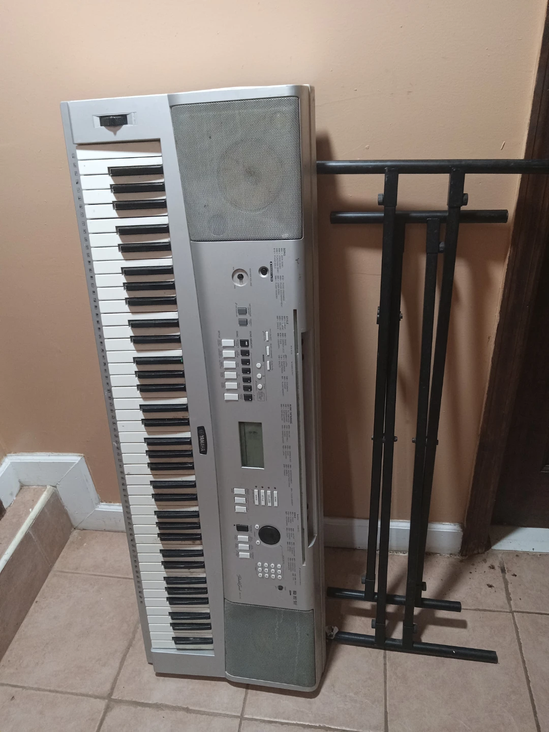 Yamaha Keyboard with Stand - photo 3