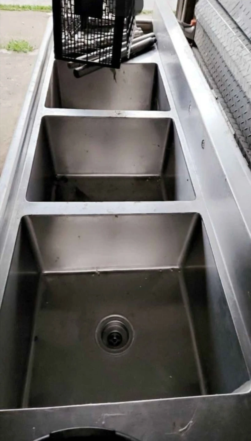 Commercial sink